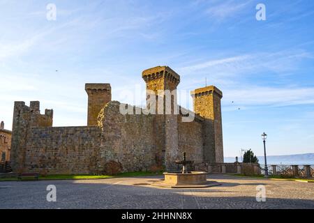 Stadtbild. Rocca Monaldeschi della Cervara Festung, Bolsena, Latium, Italien, Europa Stockfoto