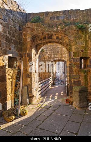 Stadtbild. Rocca Monaldeschi della Cervara Festung, Bolsena, Latium, Italien, Europa Stockfoto