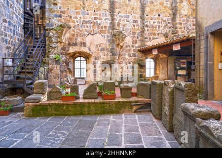 Stadtbild. Rocca Monaldeschi della Cervara Festung, Bolsena, Latium, Italien, Europa Stockfoto