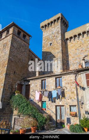 Stadtbild. Rocca Monaldeschi della Cervara Festung, Bolsena, Latium, Italien, Europa Stockfoto