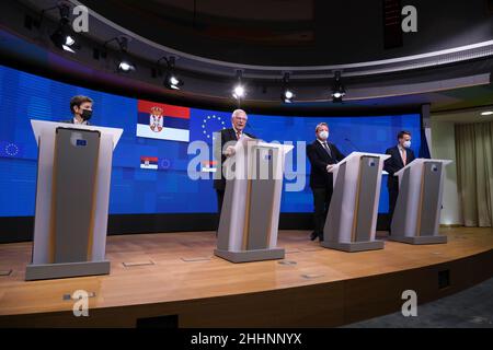 Brüssel, Belgien. 25th Januar 2022. Die serbische Premierministerin Ana Brnabic bei einer Pressekonferenz zum Ende des EU-Stabilisierungs- und Assoziationsrates am 25. Januar 2022 in Brüssel, Belgien. Kredit: ALEXANDROS MICHAILIDIS/Alamy Live Nachrichten Stockfoto