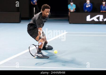 Melbourne, Victoria, Australien. 26th Januar 2022. MELBOURNE, AUSTRALIEN - 25. JANUAR: Gael Monfils aus Frankreich spielt Matteo Berrettini aus Italien am 9. Tag der Australian Open 2022 im Melbourne Park am 25. Januar 2022 in Melbourne, Australien. (Bild: © Chris Putnam/ZUMA Press Wire) Stockfoto