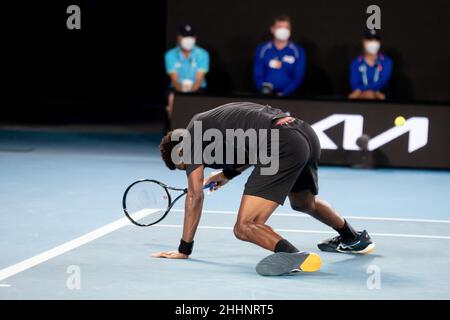 Melbourne, Victoria, Australien. 26th Januar 2022. MELBOURNE, AUSTRALIEN - 25. JANUAR: Gael Monfils aus Frankreich spielt Matteo Berrettini aus Italien am 9. Tag der Australian Open 2022 im Melbourne Park am 25. Januar 2022 in Melbourne, Australien. (Bild: © Chris Putnam/ZUMA Press Wire) Stockfoto