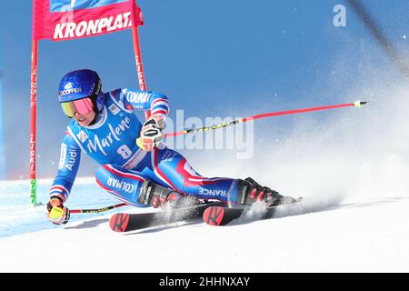 Kronplatz, Italien, 25/01/2022, 25th. Januar 2022: Audi FIS Ski World Cup Women Riesenslalom am Kronplatz, Italien; das letzte Damen-Alpinskirennen vor den Olympischen Winterspielen 2022 in Peking. In Aktion während des ersten Laufs, Tessa Worley (FRA) Credit: Action Plus Sports Images/Alamy Live News Stockfoto