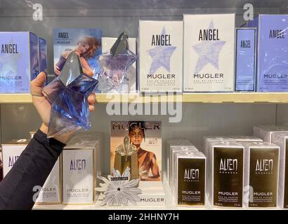 THIERRY MUGLER COUTURISSIME AUSSTELLUNG IM MUSÉE DES ARTS DECORATIFS, PARIS Stockfoto