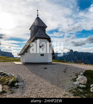 Kapelle des Heiligen Antonius auf dem Hochplateau von Pralongia bei Corvara in den Dolomiten Stockfoto