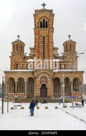 Belgrad, Serbien - 22. Januar 2022: Heilige Marko Orthodoxe Kirche am kalten Wintertag mit Schnee. Stockfoto