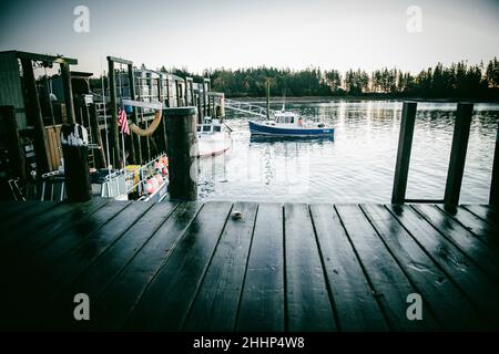 Fischerboote am Pier in Owl's Head, Maine Stockfoto