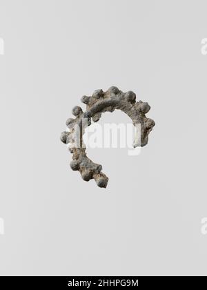 Kränze, 6 Griechisch, Lakonisch. Kränze, 6 251738 Griechisch, Lakonisch, Kränze, 6, Blei, Durchmesser: 1 1/8 Zoll (2,8 cm). Das Metropolitan Museum of Art, New York. Schenkung von A. J. B. Wace, 1924 (24.195.172) Stockfoto