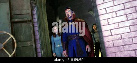 Doctor Strange in the Multiverse of Madness ist ein kommender amerikanischer Superhelden-Film, der auf der Marvel Comics-Figur Doctor Strange basiert. Dieses Foto ist ausschließlich für redaktionelle Zwecke bestimmt und unterliegt dem Urheberrecht des Filmunternehmens und/oder des Fotografen, der vom Film- oder Produktionsunternehmen beauftragt wurde, und kann nur von Publikationen im Zusammenhang mit der Bewerbung des oben genannten Films reproduziert werden. Stockfoto