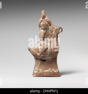 Terrakotta-Statuette von Harpokrates auf einer Gans Ca. 2nd Jahrhundert A.D. Roman, ägyptisch im hohen Kopfschmuck, der auf einem Schwan reitet; rechte Hand auf Mund.. Terrakotta-Statue von Harpokrates auf einer Gans 245520 Stockfoto