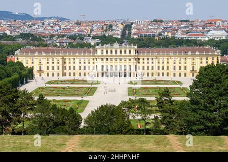 Wien, Österreich, 22. Juli 2021.das Schloss Schönbrunn im Rokoko-Stil gehört seit 1996 zum UNESCO-Weltkulturerbe. Stockfoto