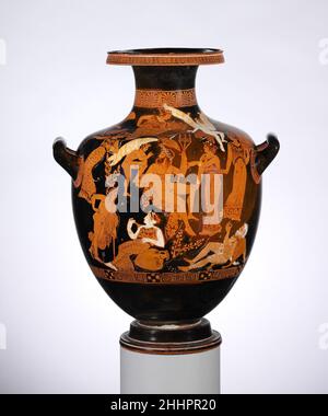 Terracotta-Hydria: Kalpis (Wasserkrug) Anfang des 4th. Jahrhunderts v. Chr. dem Erbach-Maler Poseidon und Amymone zugeschrieben, umgeben von Eros, Apollo, Dionysos und Dienern, wurde Amymone von einem Satyr angegriffen und vom meeresgott Poseidon gerettet, der sie jedoch für sich nahm. Ihr Name wurde einer Quelle gegeben, die aufging, wo Poseidon mit seinem Dreizack auf den Boden schlug. In dieser Szene scheint Eros einer harmonischen Versammlung von Dionysos mit seinen Anhängern und Poseidon vorzustehen, der das Zentrum der Szene besetzt, wobei Amymone neben ihm steht. Terrakotta-Hydria: Kalpis (Wasserbehälter) 254914 : at Stockfoto