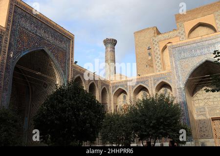 Es ist Hof von Madrasa von Ulugh Beg in Samarkand, Usbekistan Stockfoto