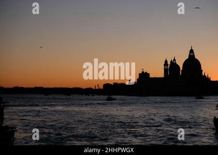 Blick auf Venedig beim Sonnenuntergang. Stockfoto