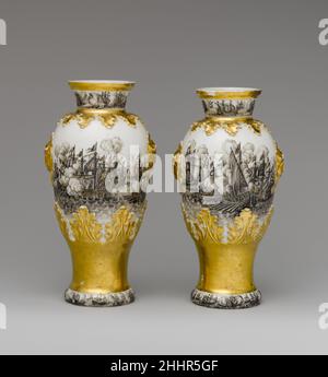 Vase (eine von einem Paar) ca. 1720–25 Meissener Manufaktur Deutsch in den ersten Jahrzehnten des Betriebs verkaufte die Meissener Manufaktur undekoriertes Porzellan an unabhängige Porzellanmaler, die als Hausmaler bekannt sind, oder wörtlich „Maler zu Hause [arbeiten]“.[1] die Fabrik könnte aus mehreren Gründen dazu motiviert gewesen sein, diese Verkäufe zu tätigen; Hauptsächlich erwirtschafteten sie Einnahmen und boten ein Mittel zur Entsorgung von „Sekunden“ oder leicht fehlerhaften Objekten sowie Modellen, die nicht mehr als modisch angesehen wurden. Im Gegenzug müssen die Hausmaler erwartet haben, dass sie die Porzellane in ihrem kleinen, unangetapten Dekor schmücken könnten Stockfoto