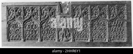 Brust vorne 15th Jahrhundert Französisch. Brustkorb Vorne. Französisch. 15th Jahrhundert. Eiche. Holzmöbel Stockfoto