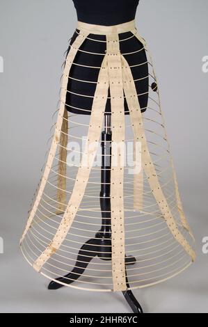 Cage Crinoline 1868–70 amerikanisch. Käfigkrinoline. Amerikanisch. 1868–70. Leinen, Metall Stockfoto