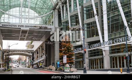 Seattle - 22. Januar 2022; Washington State Convention Center auf der Pike Street in Seattle mit erhöhter Fläche auf einem Glasgewölbedach Stockfoto