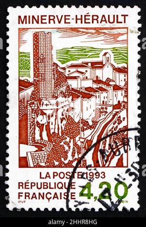 FRANKREICH - UM 1993: Eine in Frankreich gedruckte Briefmarke zeigt den Blick auf das Dorf Minerve, Kommune im Herault-Departement, um 1993 Stockfoto