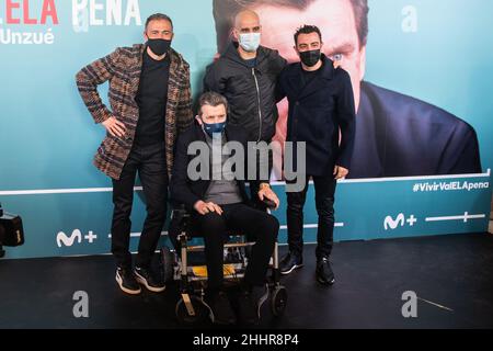 25th. Januar 2022: Hospital de la Santa Creu i Sant Pau, Barcelona, Katalonien, Spanien: Fußballtreffen zur Diskussion der neurodegenerativen Erkrankung, die den Ex-Barcelona-Spieler und Assistant Manager Juan Carlos Unzue betrifft. Luis Enrique, Josep Guardiola, Xavi Hernandez und Juan Carlos Unzue bei der Fotokonferenz Stockfoto