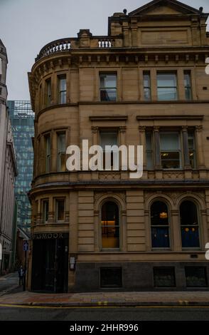 Hawksmoor Steakhouse Gebäude in Deansgate, Manchester, erbaut in einem sandigen, gelben Stein, mit beeindruckenden architektonischen Details. Stockfoto