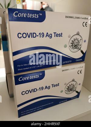 Kerntests Covid-19 AG Test | Corona-Antigen Schnelltest mit zuverlässigem Ergebnis in 15 Minuten und ohne weitere Geräte durchführbar. Stockfoto