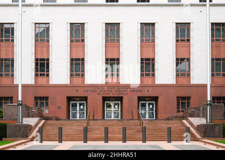 Seattle - 23. Januar 2022; Eingang zum William Kenzo Nakamura United States Courthouse in Seattle, in dem sich das Berufungsgericht 9th befindet Stockfoto