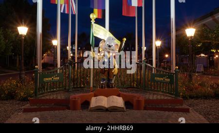 Rust, Deutschland-Juli.21: Eingangsbereich des Europaparks bei Nacht Stockfoto