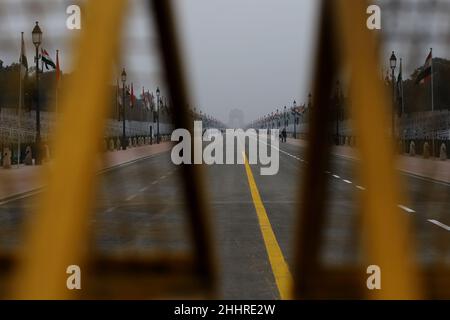 Neu-Delhi, Indien. 25th Januar 2022. Allgemeiner Blick auf Rajpath vor der Parade zum Republikanischen Tag.Indien feiert den Republikanischen Tag jedes Jahr am 26th. Januar. Kredit: SOPA Images Limited/Alamy Live Nachrichten Stockfoto