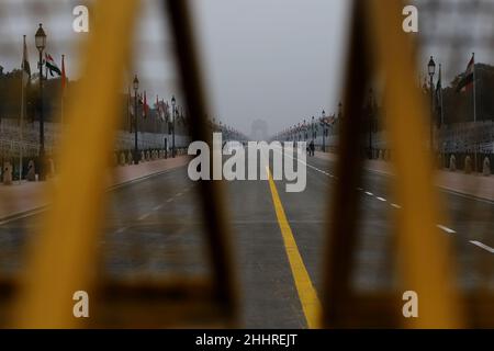 Neu-Delhi, Indien. 25th Januar 2022. Allgemeiner Blick auf Rajpath vor der Parade zum Republikanischen Tag.Indien feiert den Republikanischen Tag jedes Jahr am 26th. Januar. (Foto: Amarjeet Kumar Singh/SOPA Images/Sipa USA) Quelle: SIPA USA/Alamy Live News Stockfoto