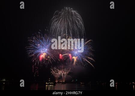 Ausstellung von „Distant Thunder Fireworks“ bei den British Firework Championships 2016 in Plymouth. Stockfoto