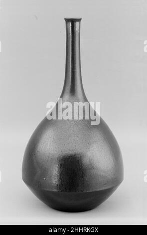 Weinflasche 19th Jahrhundert Japan. Weinflasche. Japan. 19th Jahrhundert. Ton mit dünner Salzglasur (Bizenware, Imbe-Stil). Edo (1615–1868) oder Meiji-Periode (1868–1912). Keramik Stockfoto