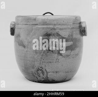 Wasserkessel 19th Jahrhundert Japan. Wassertopf. Japan. 19th Jahrhundert. Ton bedeckt mit einer dünnen Glasur und einer knisternden Überglasur; auch ein Emaille-Spritzer (Shidoro-Geschirr). Edo (1615–1868) oder Meiji-Periode (1868–1912). Keramik Stockfoto