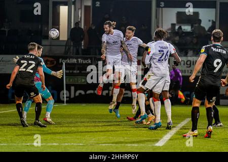 Luton, Großbritannien. 19th Januar 2022. TOR - Tom Lockyer (15) aus Luton Town schießt am 25. Januar 2022 beim Sky Bet Championship-Spiel zwischen Luton Town und Bristol City in der Kenilworth Road, Luton, England, das Eröffnungstor ein. Foto von David Horn. Quelle: Prime Media Images/Alamy Live News Stockfoto