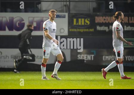 Luton, Großbritannien. 19th Januar 2022. Tom Lockyer (15) aus Luton Town feiert, nachdem er am 25. Januar 2022 beim Sky Bet Championship-Spiel zwischen Luton Town und Bristol City in der Kenilworth Road, Luton, England, das Eröffnungstor erzielt hat. Foto von David Horn. Quelle: Prime Media Images/Alamy Live News Stockfoto