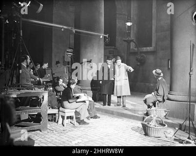 Dreharbeiten zu Pygmalion, Regie: Anthony Asquith und Leslie Howard, in den Pinewood Studios, London, England, 20th. März 1938. Stockfoto