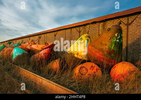 Balises au Rebus dans le Port de Saint Valery Stockfoto