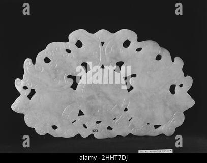 Aufhängen von gong China. Aufhängen von gong. China. Jadeit, ein allgemeiner Lavendelton im Schatten von Aquamarin und Schnee. Qing-Dynastie (1644–1911), Kangxi-Periode (1662–1722). Jade Stockfoto