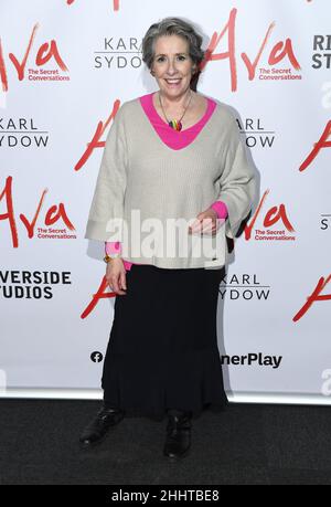 London, Großbritannien. 25th. Januar 2022. London, Großbritannien. Phyllis Logan nahm an der Weltpremiere von AVA The Secret Conversations Teil, dem neuen Stück von Elizabeth McGovern in den Riverside Studios, London. Kredit: Doug Peters/EMPICS/Alamy Live Nachrichten Gutschrift: Doug Peters/Alamy Live Nachrichten Stockfoto