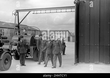 König George VI. Bei der Royal Party, Hook, Ballon Barrage. April 1939. Stockfoto