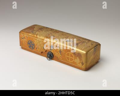 Schachtel mit Design aus Kiefer, Bambus und Kirschblüte 19th. Jahrhundert Japan. Schachtel mit Design aus Kiefer, Bambus und Kirschblüte 57893 Stockfoto