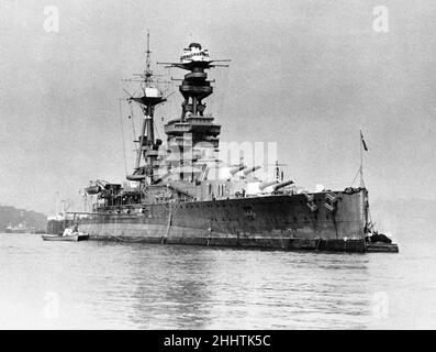 HMS Royal Oak ein Schlachtschiff der Royal Sovereign-Klasse, das 1914 ins Leben gerufen wurde, wurde 1916 erstmals in der Schlacht von Jütland eingesetzt. Am 14th. Oktober 1939 wurde sie von Günther Prien und der Besatzung von U47 Personen bei einem U-Boot-Angriff auf den Ankerplatz der Royal Navy in Scapa Flow versenkt. Ca. 1939 Stockfoto