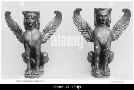 Geflügelte Sphinx (einer von einem Paar) Ende des 18th. Jahrhunderts Französisch. Geflügelte Sphinx (eines von einem Paar). Französisch. Ende 18th. Jahrhundert. Holz. Holzarbeiten Stockfoto