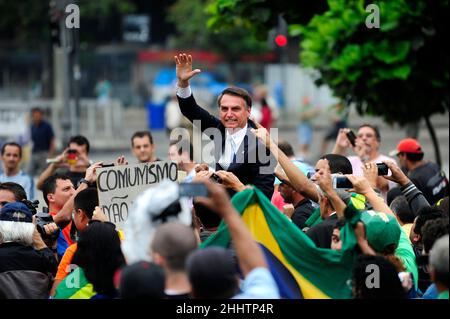 Jair Bolsonaro bei der Militärparade am brasilianischen Unabhängigkeitstag. Der Kongressabgeordnete kandidiert für das Präsidentenamt mit Unterstützern der rechtsextremen Partei Stockfoto