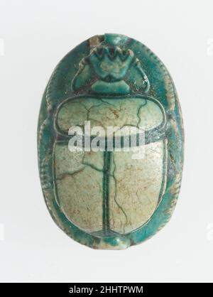 Scarab Ca. 1850–1640 v. Chr. Mittleres Königreich – zweite Zwischenperiode. Scarab. Ca. 1850–1640 V. CHR. Blau verglaster Steatit. Mittleres Königreich – Zweite Mittlere Periode. Aus Ägypten. Dynastie 12–13 Stockfoto