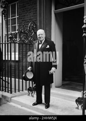 Szenen in der Downing Street Nr. 10 über den Ruhestand von Winston Churchill.5th. April 1955. Stockfoto