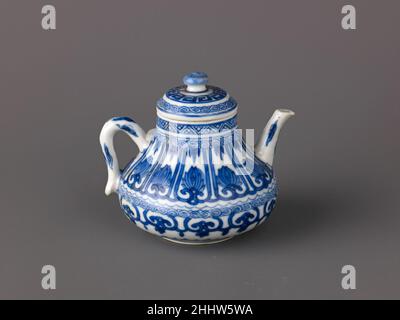 Kleiner, überdachter Weintopf oder Teekannen 1662–1722 Chinesisch. Kleiner überdachter Weintopf oder Teekannen 460672 Stockfoto