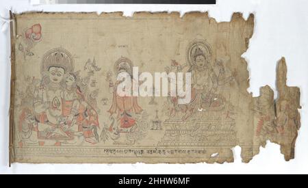 Die Göttin Vasudhara flankiert von Kubera und einer fragmentarischen Durga aus dem Jahr 1651 Nepal (Kathmandu-Tal), sitzt Kubera mit seiner Gemahlin, einer Gottheit, die mit Reichtum verbunden ist. Ganz rechts befinden sich die Überreste einer vielarmigen Göttin, die auf einem Löwen sitzt, der mit ziemlicher Sicherheit Durga ist. Sie stehen für Vasudhara, die die Gesamtheit der Mahayana-Ideologie verkörpert, symbolisiert durch das Manuskript „Perfection of Wisdom“, das sie in ihrer linken oberen Hand hält. Während die mala in ihrer oberen rechten Hand auf das Streben nach Lernen verweist, kommentieren ihre anderen Attribute die Fülle. Ihre untere rechte Hand wird in Varada Mudra (boon Stockfoto