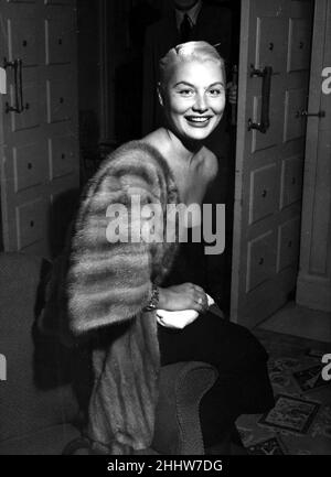 Die amerikanische Filmschauspielerin Barbara Payton in ihrem Hotelzimmer in London. 25th Juli 1952 C3740/1 Stockfoto